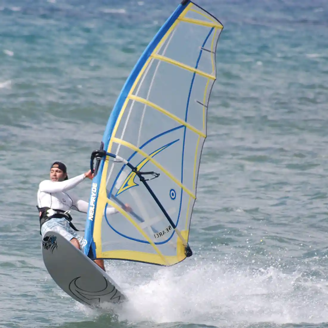 Planing windsurf Hammamet – sirocco et vent de Sud-Est